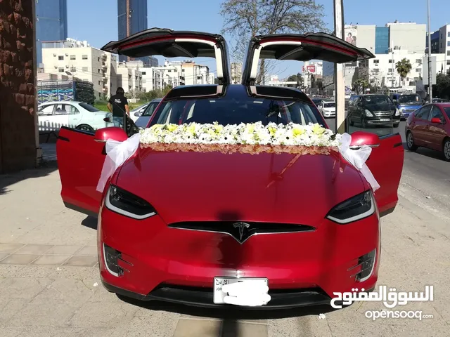 بدون توقيع كمبيالات وفر بنزين عرسك تيسلا اكس جيب لونيين ابيض وخمري جيب بسعر مغري واسعة من الداخل
