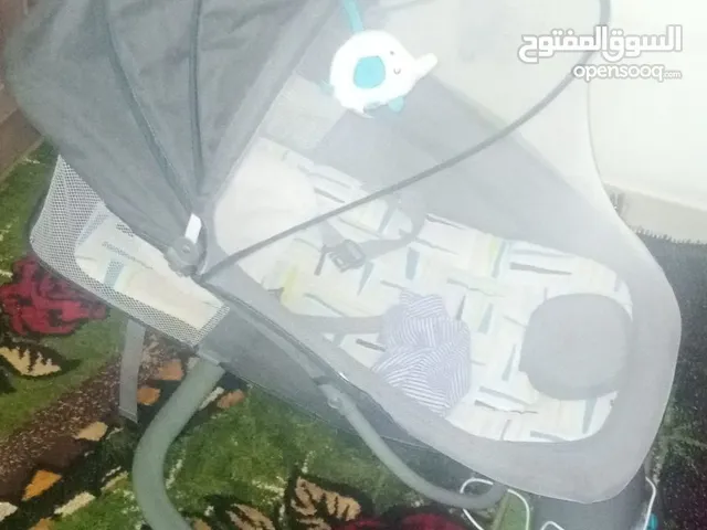 غراض اطفال مستخدمه قليل كاروك فراش و مرجوحه