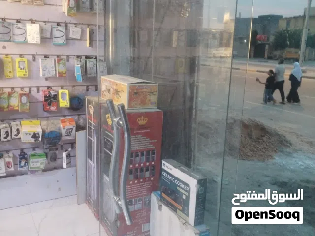 باب محل زجاجي للبيع عدد 2 للتواصل اتصل بالرقم