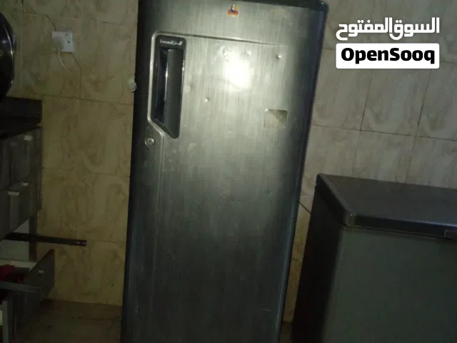 ثلاجه مطبخ حجم متوصط نضيفه irlpool