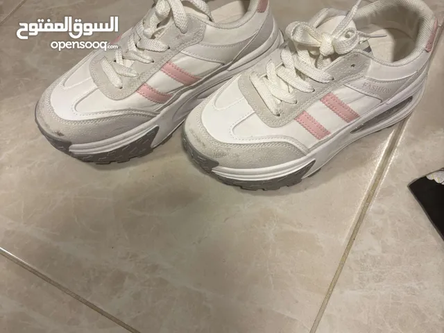 حذاء رياضي اصلي مقاس 37