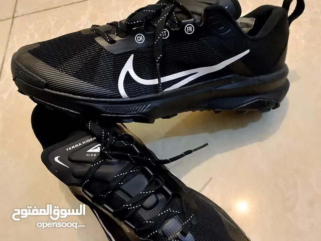 44 Sport Shoes in Irbid