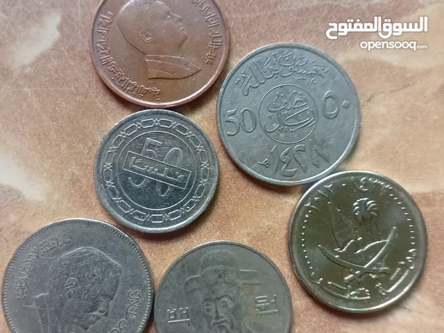 عملات من مختلف البلدان قديمة وجديدة للبيع