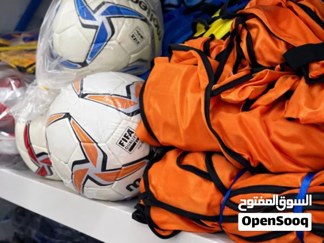 كرات ميلتون ونايك اصلية بيع بالجملة لأصحاب المحلات التجارية وكذالك سترات للتمرين