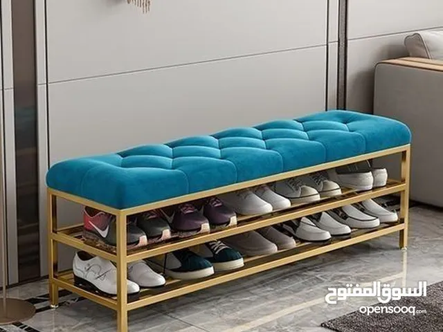 مقعد مريح ورفوف مفتوحان لتخزين الأحذية بسهولة ومقعد مريح ومتعدده الاشكال والاحجام