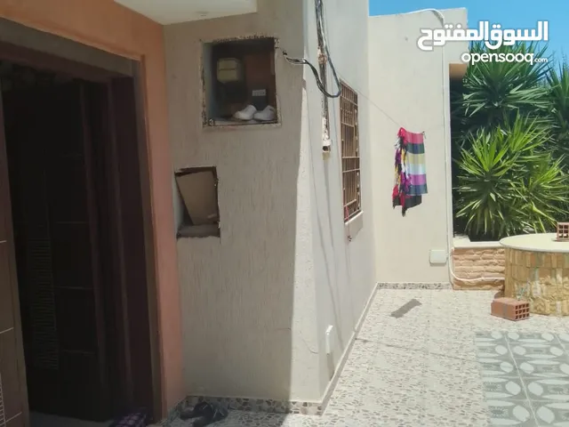 فيلا للبيع في طريق المطار