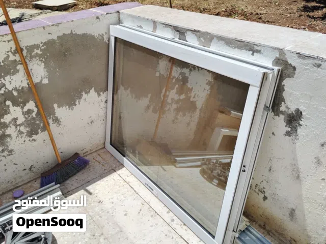 شباك المنيوم زجاج عاكس مع اباحور