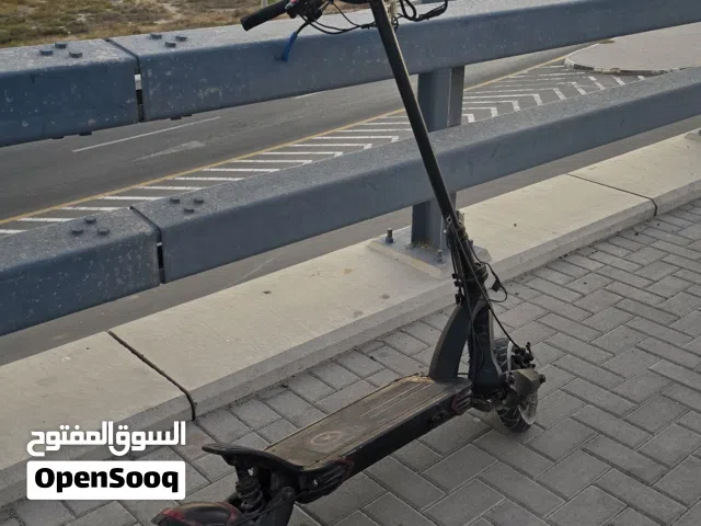 سكوتر حالتا ممتاز نوعن ما للبيع هو وخرباته غير قابل للتفواوض
