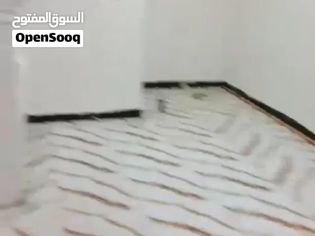شقة للايجار الشهري بالكراده طابق ثالث ويوجد مصعد