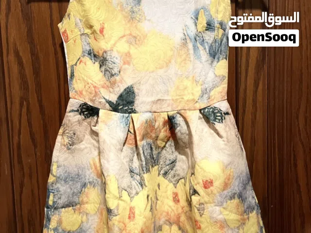 فستان بناتي للبيع