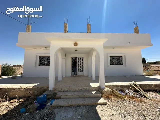 بيت للبيع في اذرح / بلدية الاشعري - قرب المدرسة العسكرية