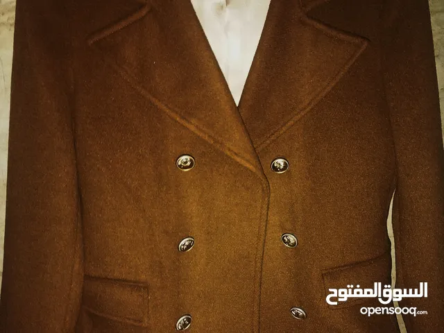 جاكيت بالطو رجالي بسعر مناسب و لون رائع غير ملبوس جديد و نظيف لون الجاكيت غريب و جميل مريح باللبس