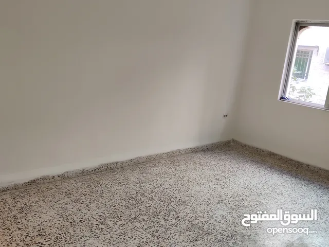 شقة فارغة للايجار-الذراع الغربي خلف مسجد علي صقر شارع الحرير بناية رقم 37