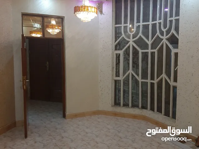 320 m2 5 Bedrooms Townhouse for Sale in Basra Kut Al Hijaj