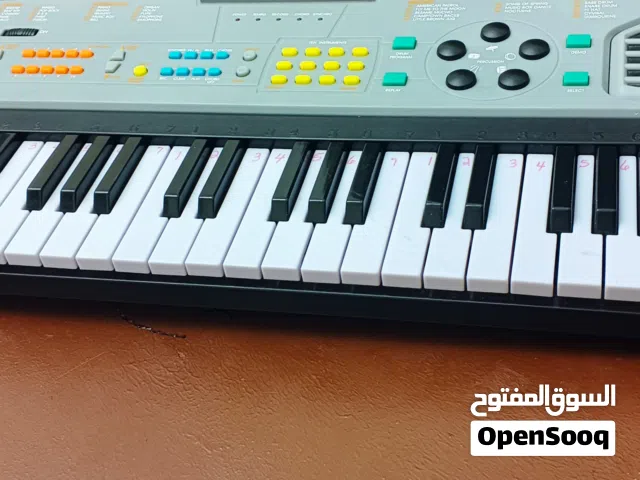 بيانو صوته عالي اصلي و هناك الكثير  من مغيرات الصوت