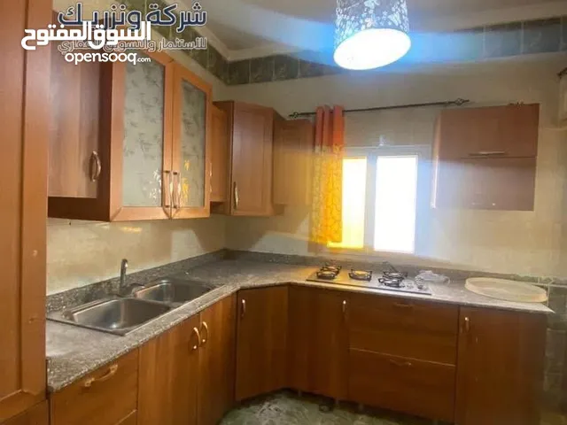 شقة للايجار مفروشه زاوية الدهمانى بجانب جامعة الحضرة سعر 2500دينار