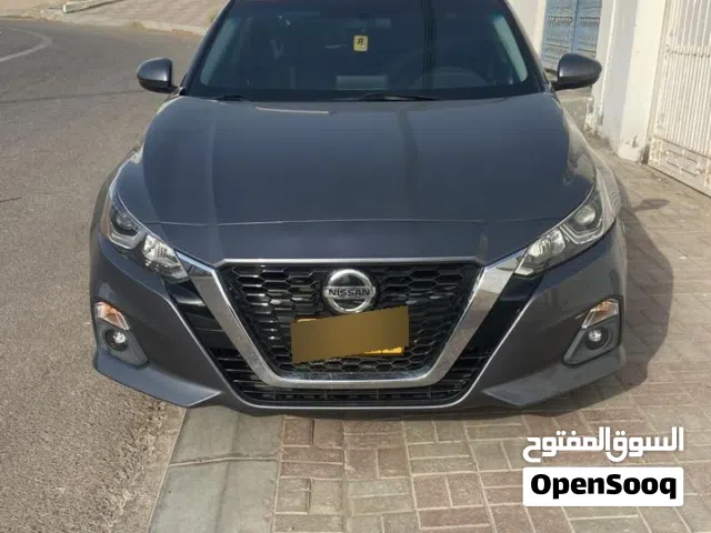 2019 نيسان التيما Standard