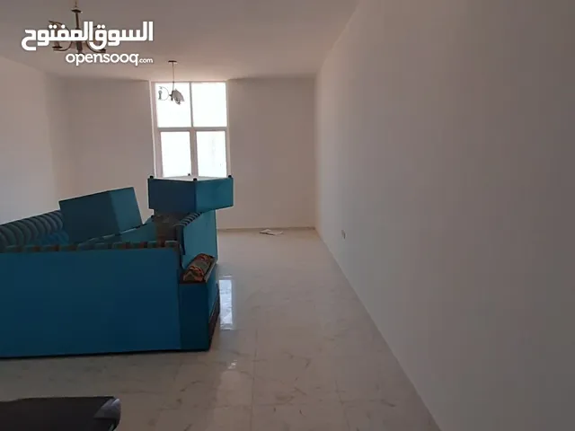 مياده شقة للإيجار – غرفتين وصالة – تشطيب عالي – شارع خليفة مكان حيوي ومتميز