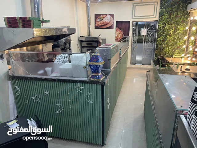 بار مطعم معجنات للايجار مجهز بجميع المعدات و با زباين متاعه سبب الايجار تاخر شيف في عودة من دولته