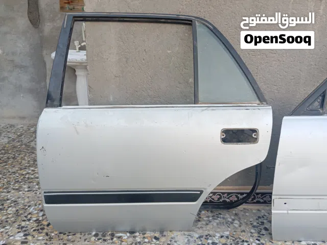 تويوتا راس الثور لون سلفري ثلاث قطع مع بطاين عدد اثنين