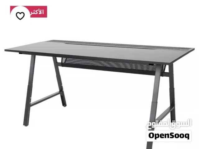 طاولة ايكيا للقيمنق او الكمبيوتر