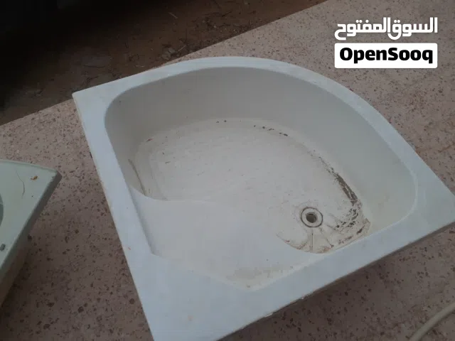حوض فايبر مستعمل زاوية بدون ملاحقات كما في الصورة