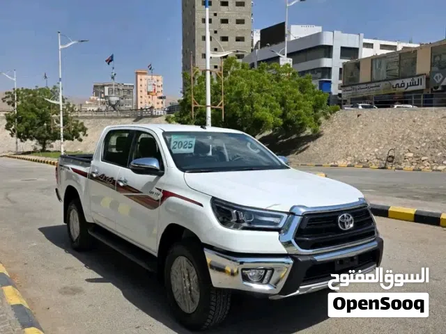 للبيع هيلوكس 2025 دبل اصفاااار وارد بريمي رقم واحد  بسعر مناسب جدا