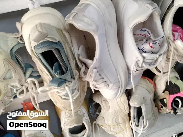 بضاعه محل ألبسه واحذيه اوروبيه بوات رياضه رجالي ولادي ستاتي بناتي