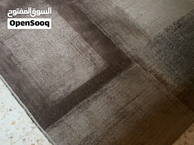 سجاد شبه مستعمل البيع بداعي السفر