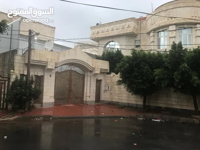 فلة شارع الخمسين  الحي خلف الجامعة اللبنانية