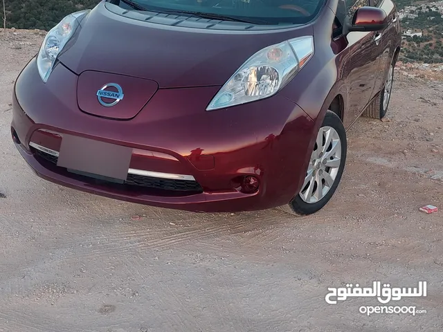 نيسان ليف2015 مدخلين شحن فحص مرفق بالصور ترخيص ترخيص طويل 9 بار اصلي