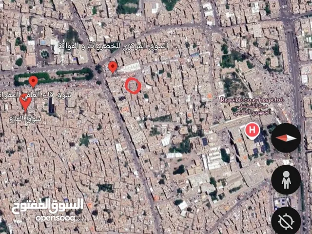 دكان وسط السوق تماما