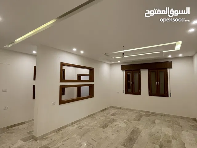 330 m2 More than 6 bedrooms Villa for Sale in Tripoli Ain Zara