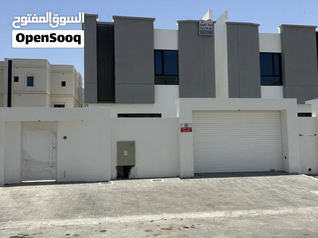 للبيع فلل راقيه ومودرن الخوض السادسه