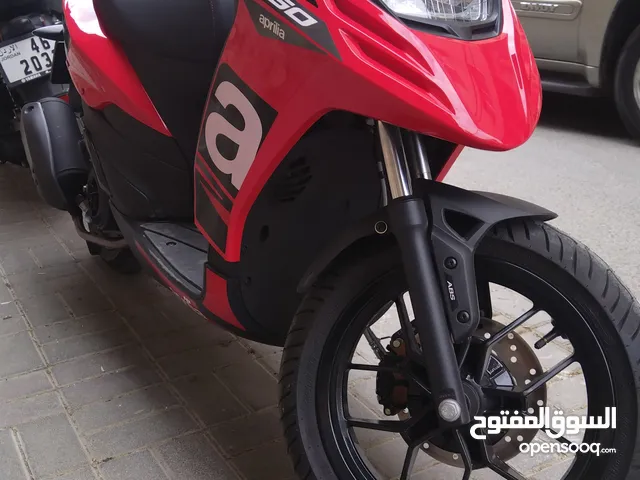 سكوتر ابريليا cc150 sr موديل 2024 بحالة الوكالة الو شهرين طالع من الشركة
