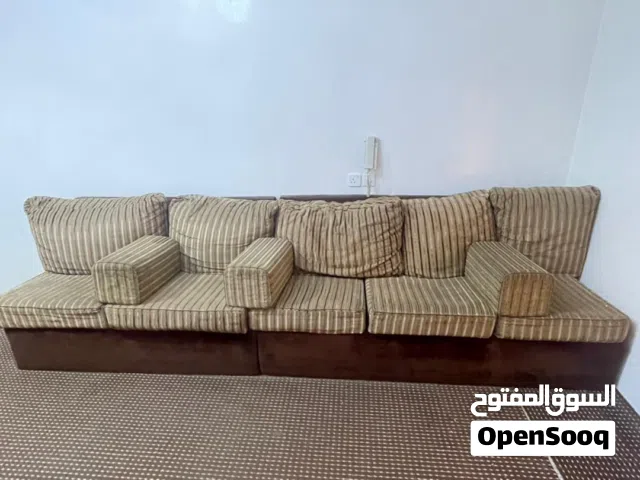 للبيع أثاث مستخدم بحالة جيدة