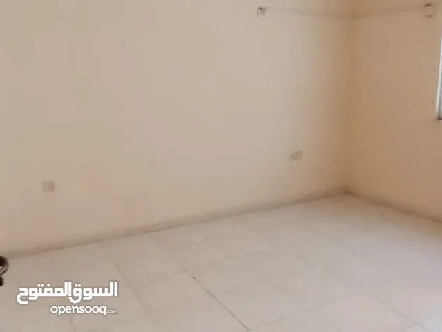 شقه ثلاث غرف وصاله للايجار السنوي بعجمان