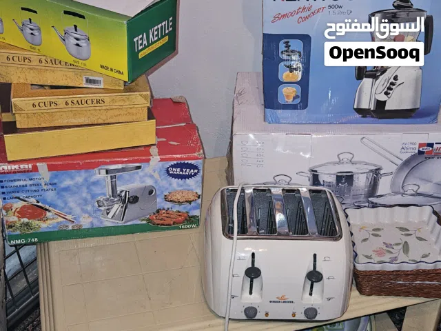 خلاط كينوود وفرامة لحمه نيكاي، وتوست، 4 فتحات بلاك اند ديك،