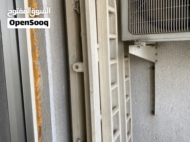 باب حديد عدد 2 نظيفات جدا