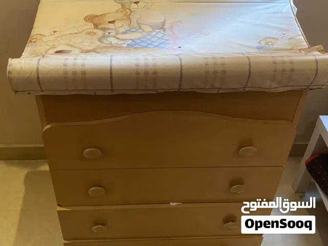 ادراج تبديل للاطفال تحتوي على اسفنجه لتبديل