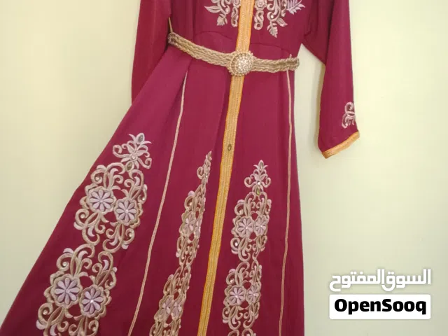 تصفية فساتين العين بقي ثلاثة فقط مطروز الأمام والوراء التوصيل مسقط وضواحبها فقط