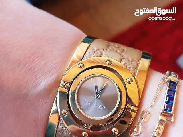 ساعة قوتشي اصلية مع ختم  انظر الصور