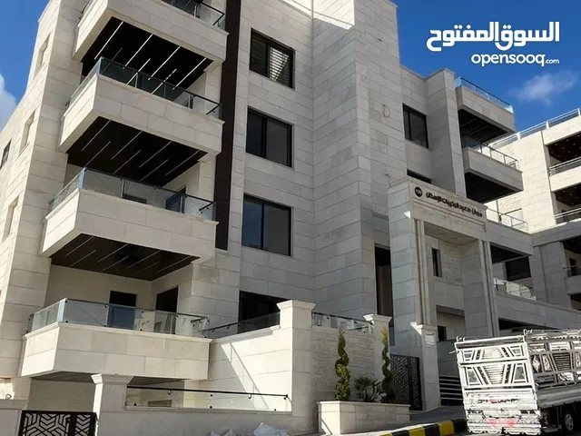 شقة طابق أول شمال جنوبية مطلة مساحة 222م