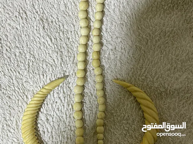 عقد و انياب