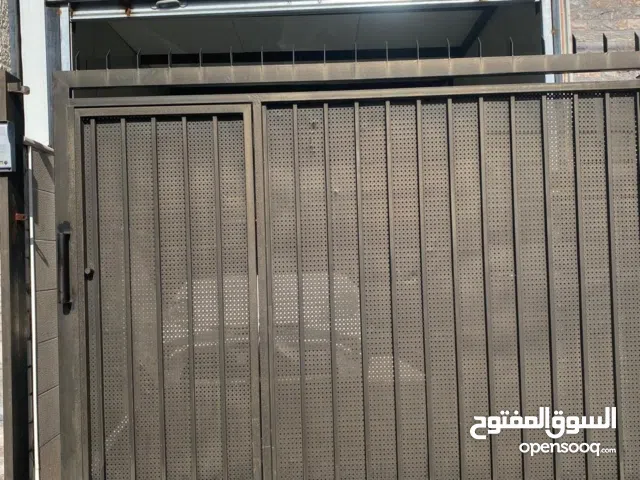 مخزن للايجار على شارع رئيسي