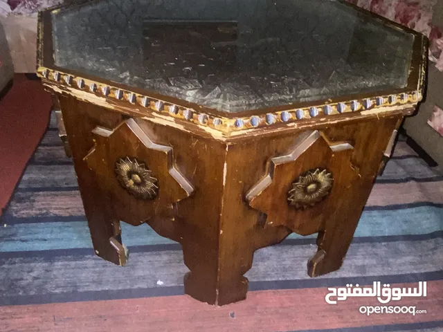 طاوله ارابيسك للبيع مع سجاد مجانا