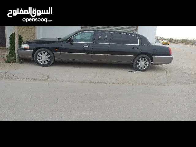 Lincoln Town Car  in Tripoli