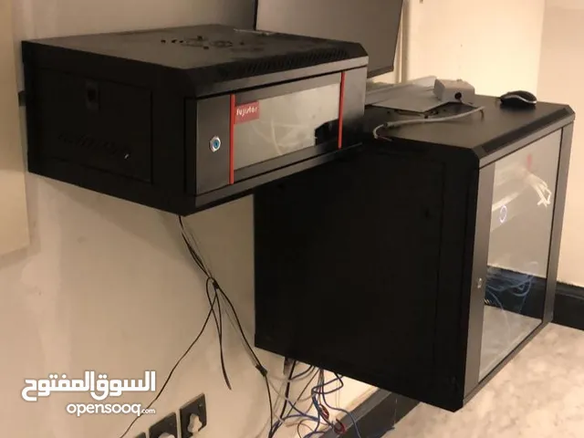 فني شبكات اتصالات و ألياف بصرية انترنت كيمرات