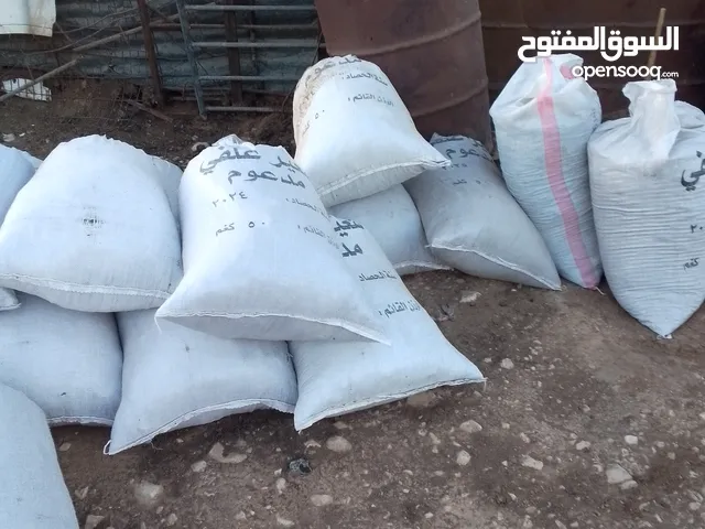 زبل غنم ناشف وناعم ومكفول من البراغيث معباه في شولات بسعر 80قرش للشوال ومع التوصيل 1دينار داخل مدينة