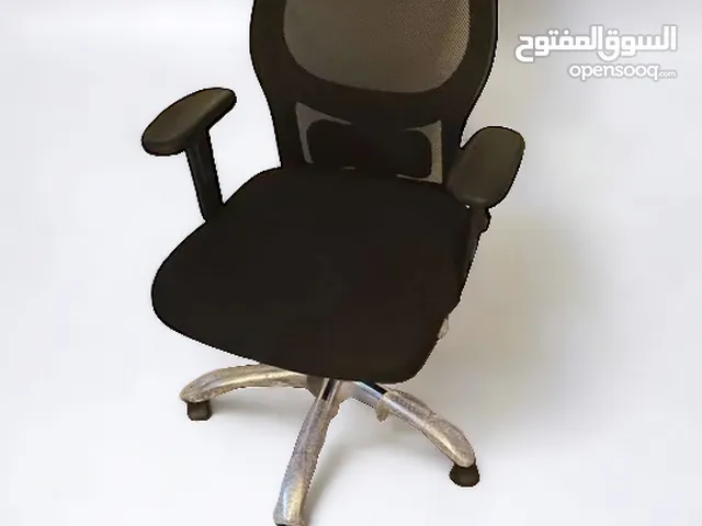 كرسي مكتب مدير مميز ظهر قابل للتعديل تغيير الارتفاع مزود أيضا بمسند رأس فقط 59دينار